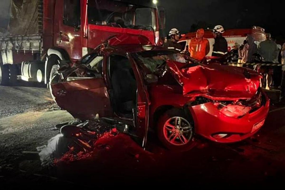 Engavetamento com três carros e duas carretas deixa morto na Bahia. Foto: Reprodução/Blog do Marcelo