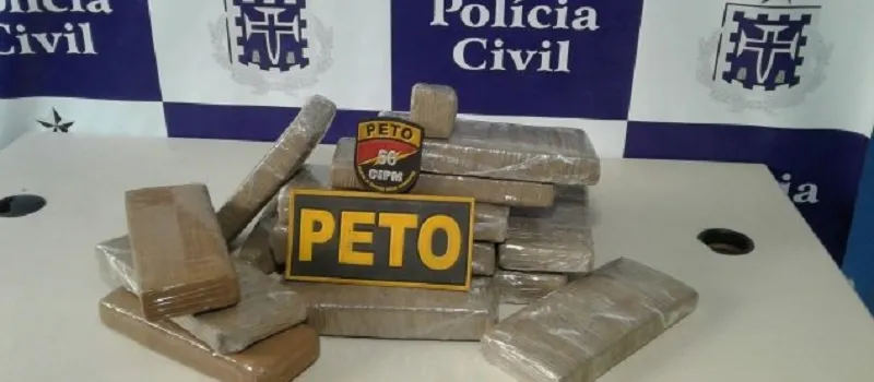 FEIRA DE SANTANA: Casal é preso com 20 quilos de maconha prensada durante blitz da PM