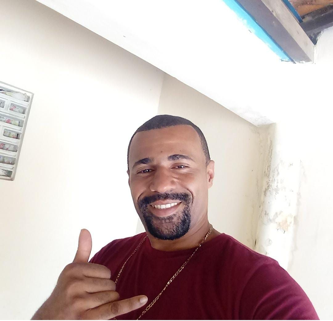A vítima, identificada como Murilo de Jesus Sousa, de 38 anos, trabalhava com transporte de materiais de construção. | Foto: Leitor/Aratu On