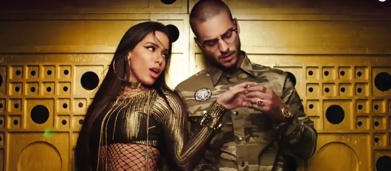 SIM OU NÃO: Com direito a beijo na boca, Anitta lança clipe em parceria com cantor colombiano; Assista