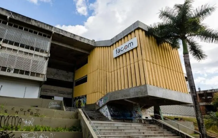 Aluna da UFBA acusa professora de transfobia e racismo; universidade vai apurar a denúncia