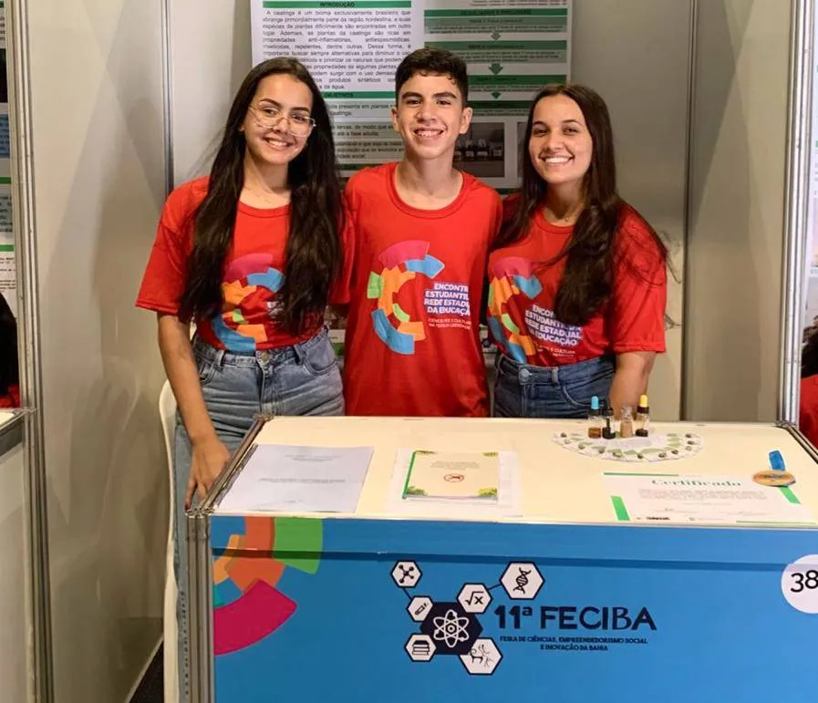 Estudantes baianos fazem larvicida com plantas da Caatinga para combater mosquito da dengue
