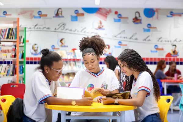 Concurso Redação Nota 1000 premiará melhores redações de alunos da rede estadual de ensino. Foto: Memo Soul
