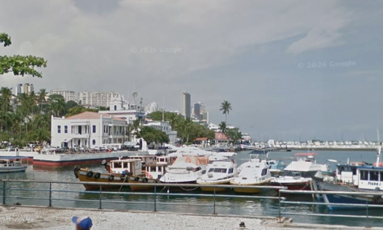Corpo encontrado boiando pr&oacute;ximo ao Terminal N&aacute;utico de Salvador. Foto: Google Street View