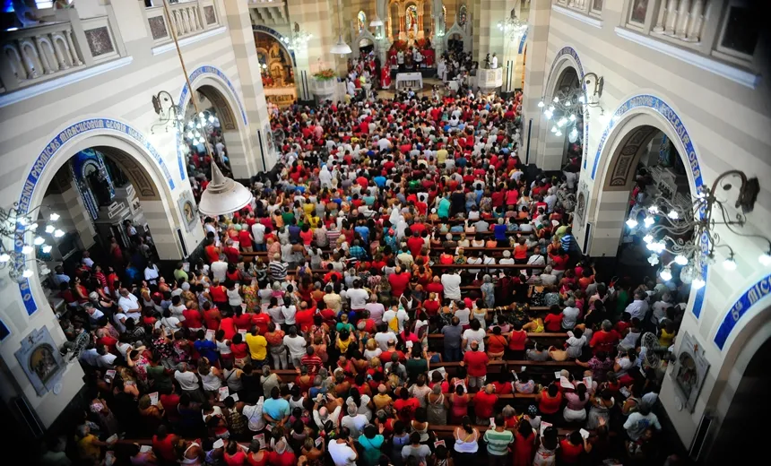 Campanha política em templos religiosos pode ser proibida; TSE analisa