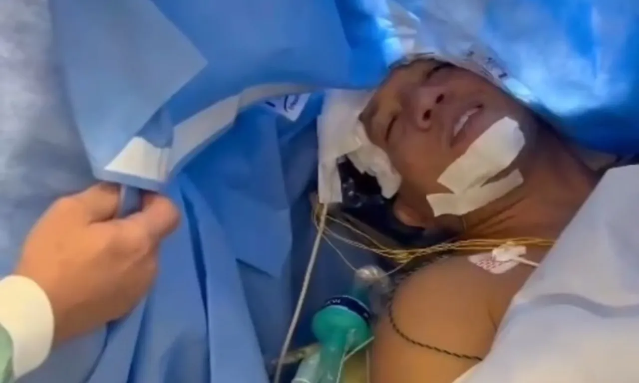 Homem canta hino do Bahia durante cirurgia para remoção de tumor cerebral