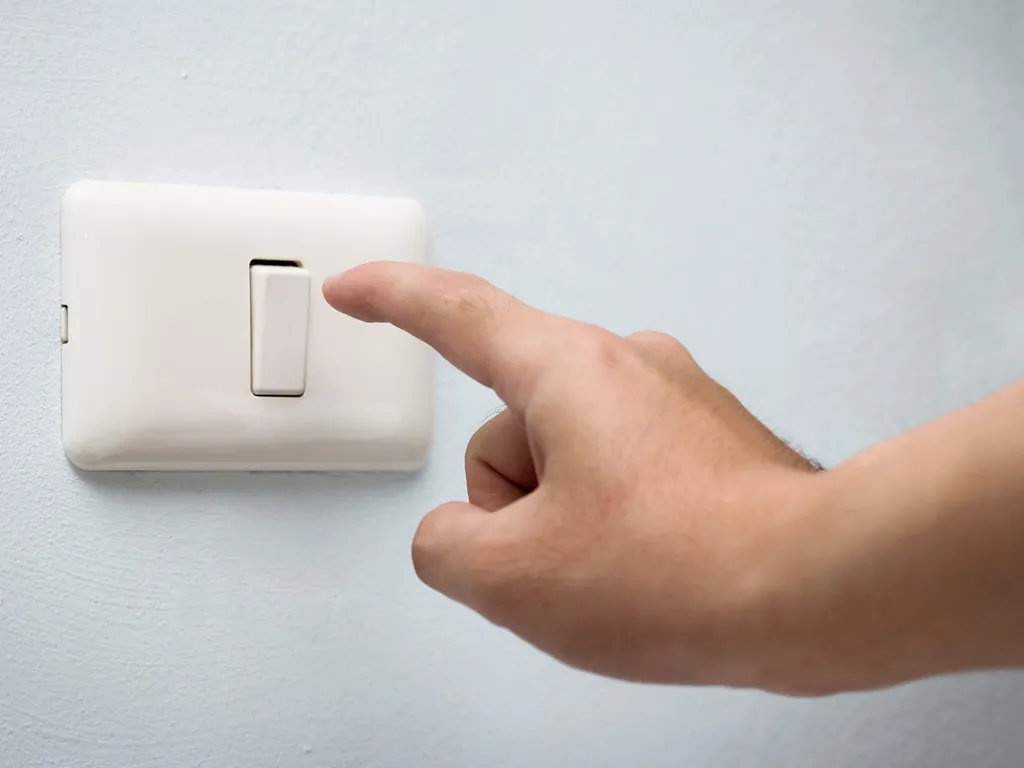 Conta de luz seguirá sem cobrança extra em abril