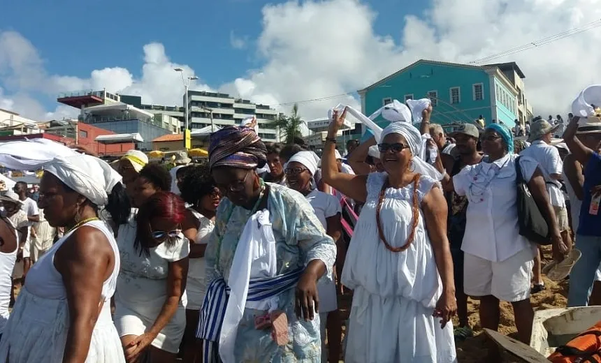Rituais do ‘povo de santo’ abrilhantam entregas de presentes na Festa de Iemanjá