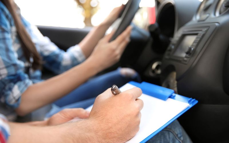 Para se tornar um instrutor credenciado pelo DETRAN (Departamento Estadual de Trânsito), é necessário cumprir uma série de requisitos e passar por um processo de formação e credenciamento específico/Foto: Reprodução 