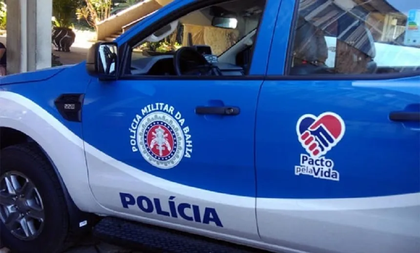 Manifestantes queima pneus e interditam trânsito em via de Simões Filho