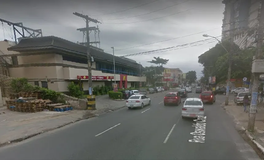 Duas pessoas ficam feridas em acidente entre veículos, no bairro do Rio Vermelho