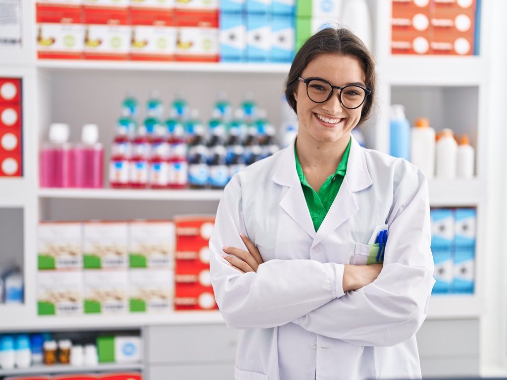 Dentre as vagas de emprego nesta quarta estão: atendente de farmácia, sapateiro, operador de empilhadeira, pedreiro, carreteiro e estágio. Foto: Ilustrativa/Freepik
