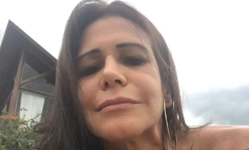 Estilista denuncia agressões do ex-namorado e mostra casa invadida: “estou sem alma”