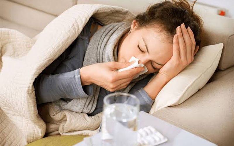 As doenças respiratórias podem começar com sintomas leves, como coriza e dor de garganta, mas evoluir rapidamente em crianças, idosos e pessoas com baixa imunidade/Foto: Freepik