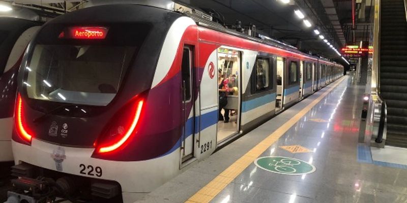 O metrô é uma alternativa eficaz para evitar o trânsito, especialmente em grandes cidades, pois oferece um transporte rápido e independente do tráfego de veículos nas ruas. Foto: Vitor Silva