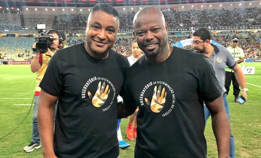 Roger, técnico do Bahia, faz ação contra o preconceito: "negar e silenciar é confirmar o racismo"