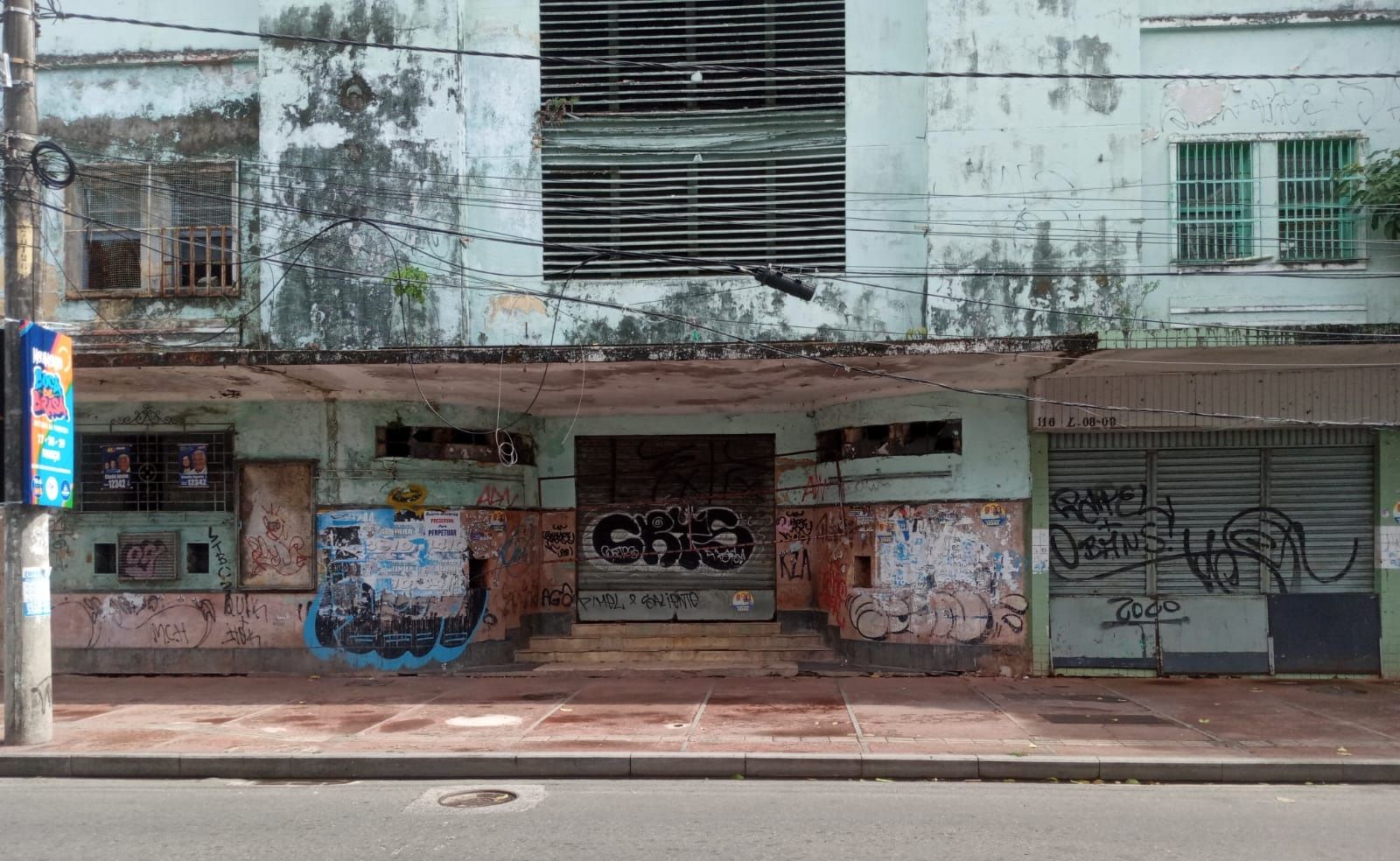 Antigo Cine Pax, completamente abandonado. Foto: Dinaldo dos Santos | Aratu On