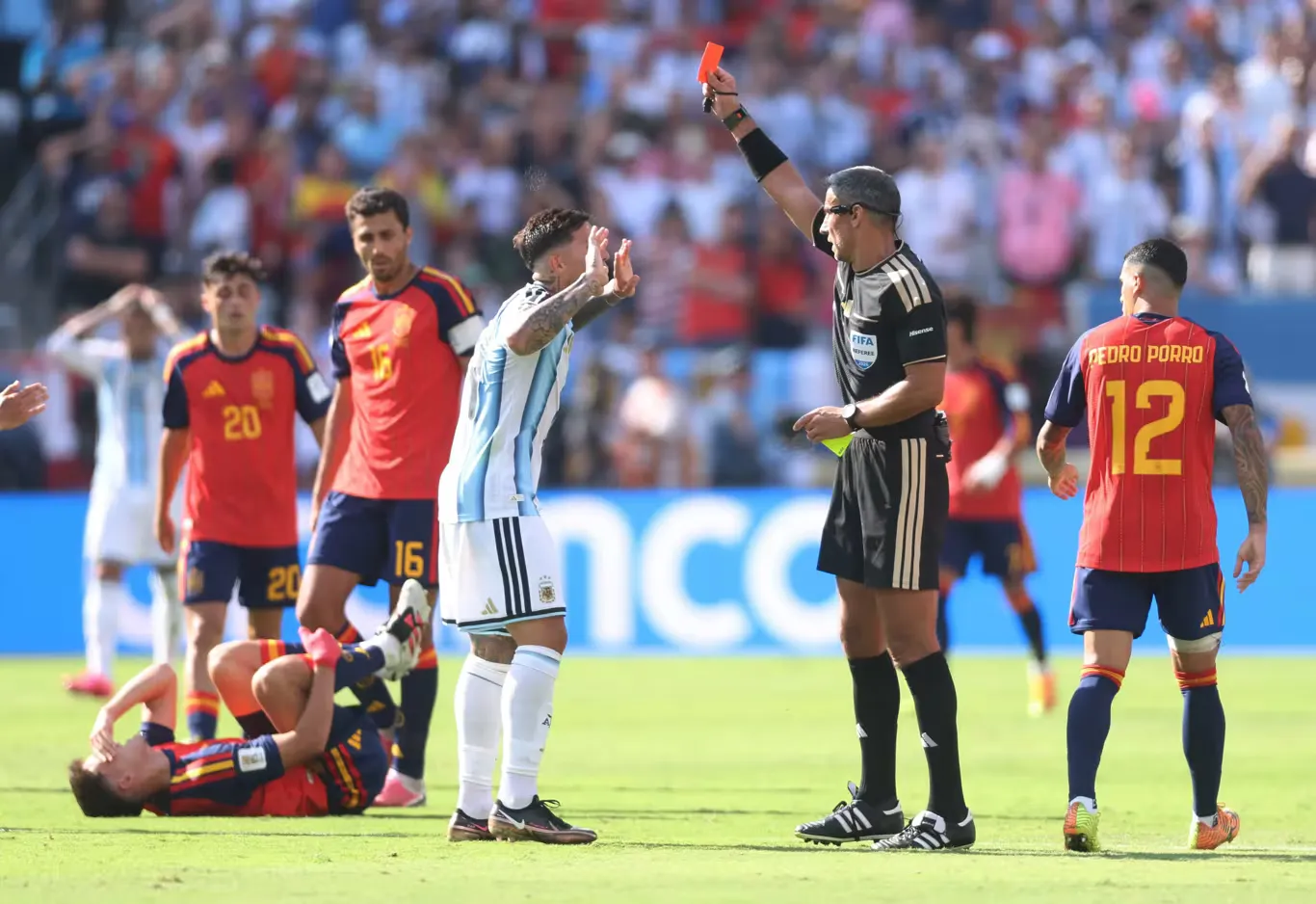 Petição de torcedores argentinos tenta anular final da Copa do Mundo