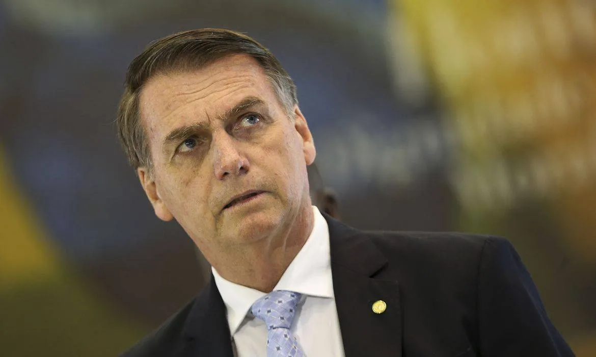 TSE tem 2 votos para condenar Bolsonaro; sessão será retomada na terça