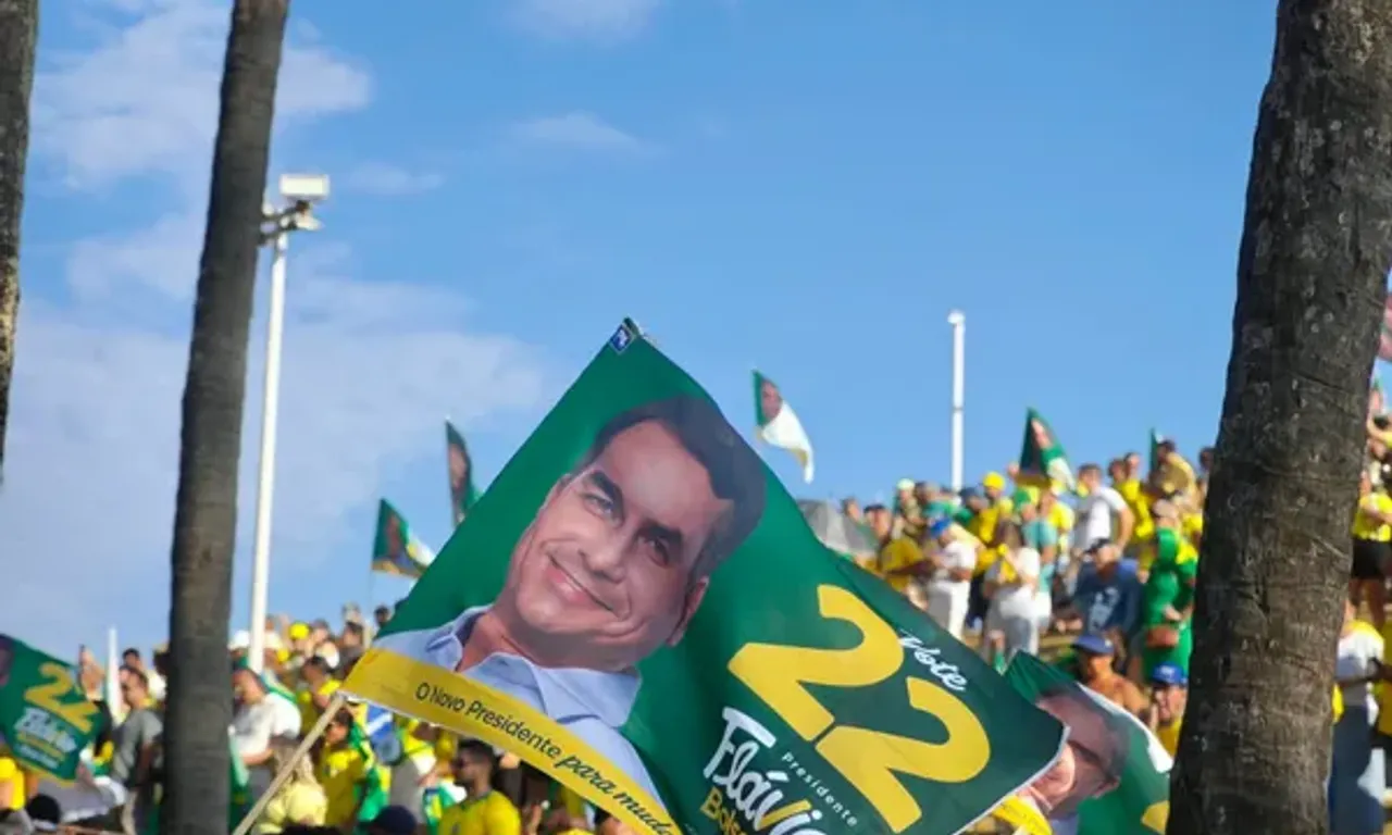 Apoiadores de Fl&aacute;vio Bolsonaro se re&uacute;nem no Farol da Barra. Foto: Divulga&ccedil;&atilde;o