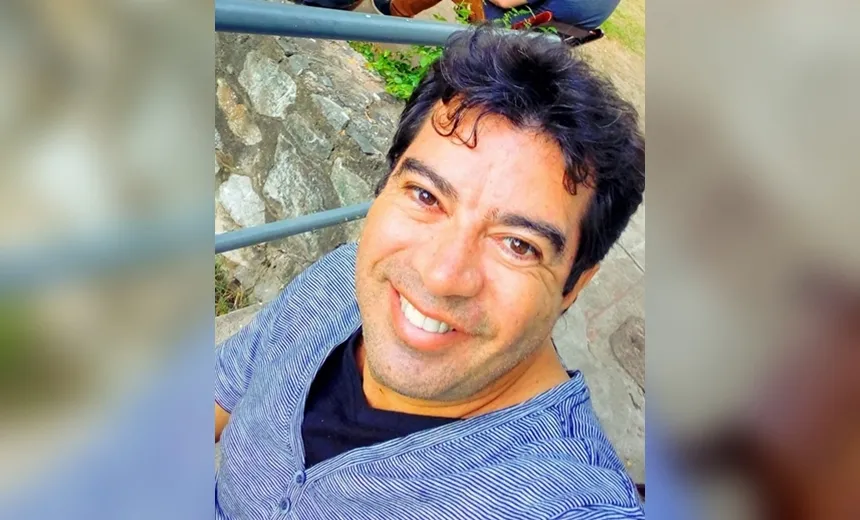 Cantor morre após de cair da varanda de casa em Lauro de Freitas
