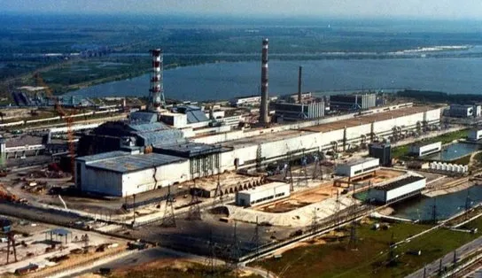 Forças russas se aproximam da capital ucraniana e funcionários da Central Nuclear de Chernobyl são mantidos reféns