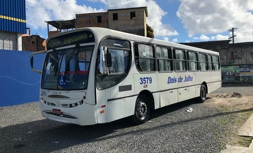 Bandido armado assalta rodoviários e passageiros de ônibus em Amaralina