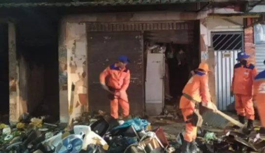 Incêndio de grande proporção atinge prédio e situação obriga moradores do entorno a deixar casas em Camaçari
