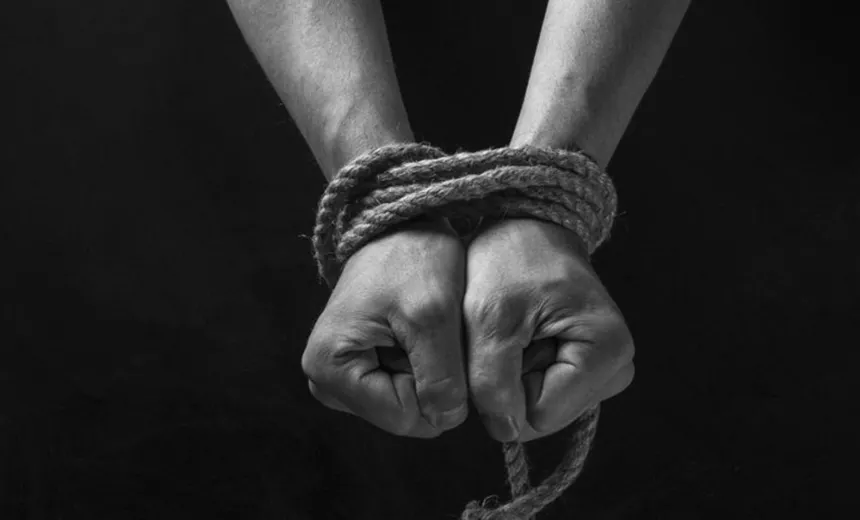 Suspeita de planejar sequestro do esposo para ficar com amante é presa na Bahia