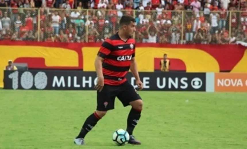 “ATÉ BREVE”: Atacante e artilheiro do Vitória em 2017 escreve texto em tom de despedida