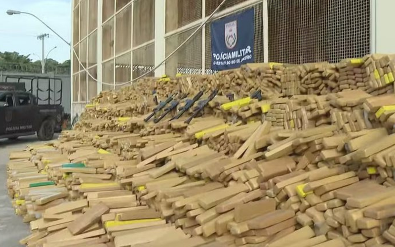 A apreens&atilde;o de quase 50 toneladas de maconha &eacute; considerada uma das maiores j&aacute; registradas no estado do Rio de Janeiro/Foto: Reprodu&ccedil;&atilde;o/Pol&iacute;cia Militar&nbsp;