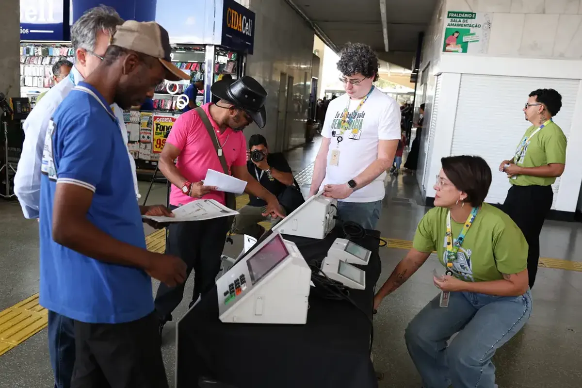 Voto em tr&acirc;nsito. Foto: Valter Campanato | Ag&ecirc;ncia Brasil