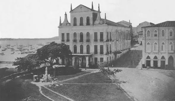 Ruínas do Teatro São João são aterradas novamente sob a Praça Castro Alves; saiba mais