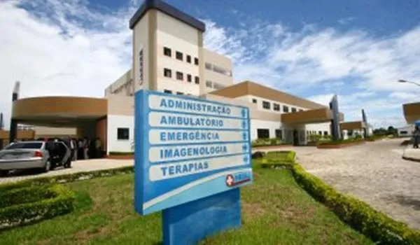Homem atira contra a esposa e bala fica alojada na cabeça; mesmo ferida, mulher foi mantida em cárcere privado 