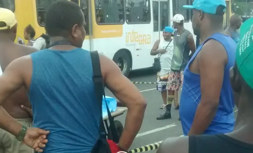 Briga por R$ 2 no dominó termina em morte na Feira de São Joaquim
