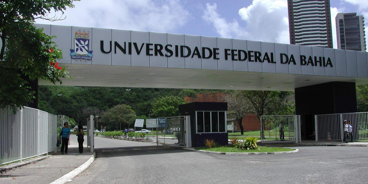 Estudantes da UFBA se manifestam contra regras de vestimenta da Faculdade de Odontologia