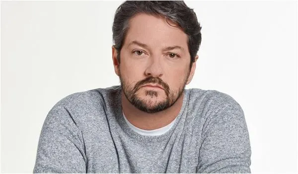 Cantando de Frank a Wando, Marcelo Serrado estreia musical em Salvador; confira datas