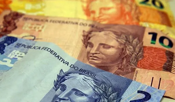 Endividamento e inadimplência crescem no país em agosto, aponta CNC