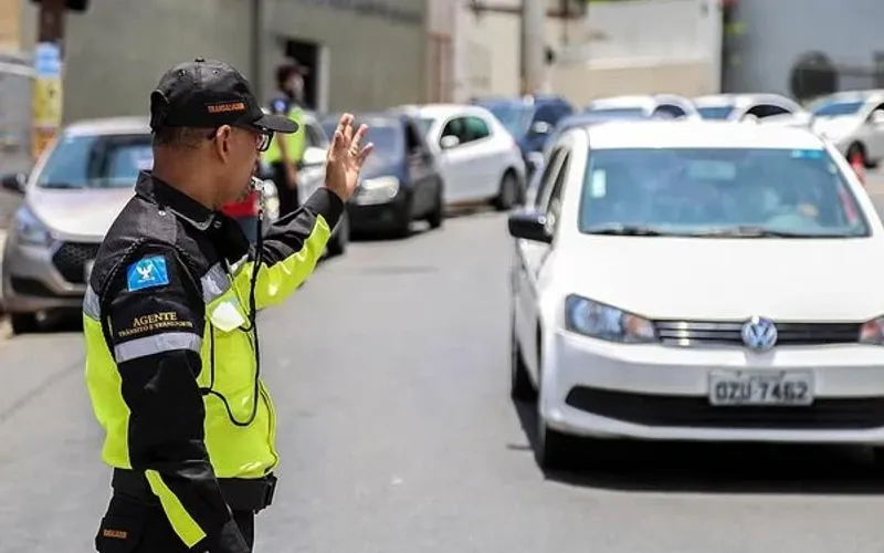 Mudan&ccedil;as tempor&aacute;rias no tr&acirc;nsito s&atilde;o comuns em grandes eventos. Ficar atento &agrave;s informa&ccedil;&otilde;es oficiais antes de sair de casa pode evitar atrasos e transtornos no trajeto at&eacute; a festa/Foto: Divulga&ccedil;&atilde;o/Transalvador&nbsp;