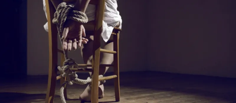 ABSURDO: Jovem é agredida e mantida em cárcere privado por ex-namorado em Feira de Santana