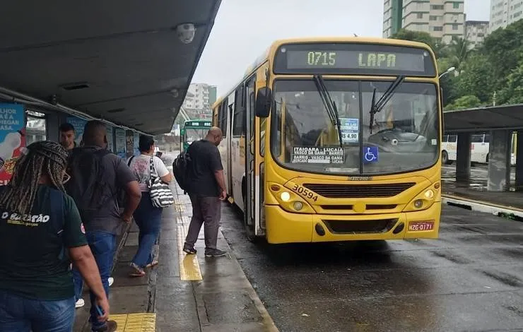 Rodoviários podem decidir sobre greve de ônibus em Salvador, nesta terça-feira