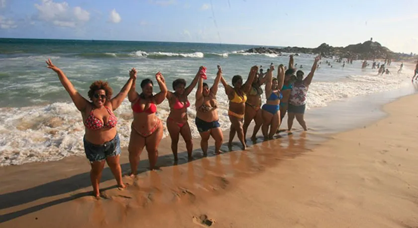 FORMOSURA: Movimento “Vai Ter Gorda na Praia” realiza ato em Ondina