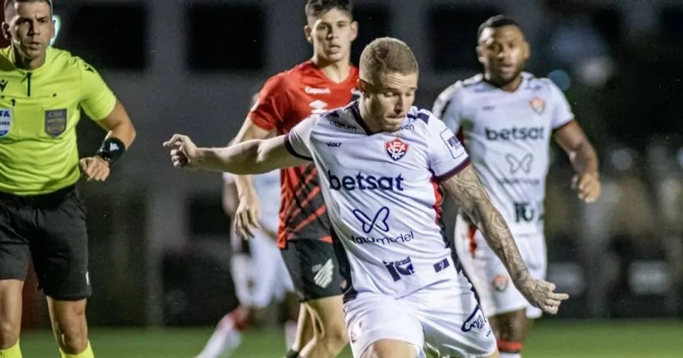 Vitória perde no Barradão e não consegue se distanciar da zona de perigo do Brasileirão
