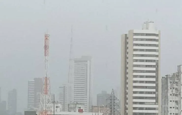 Tempo fechado: Salvador segue com chuva e ventos fortes nesta quinta-feira
