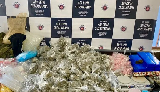 Homem é preso com mais de 2,8 mil porções de entorpecentes durante operação policial em Salvador