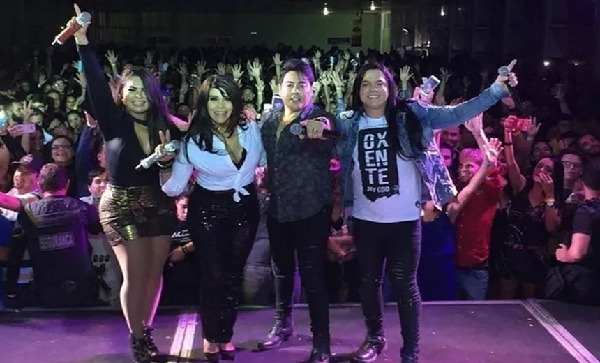 Com atraso de mais de 3h, banda Calcinha Preta é vaiada durante show no interior da Bahia; veja