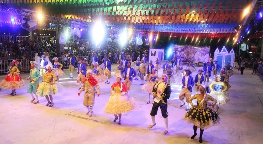 HERANÇAS DOS ARRAIÁS: Quadrilhas juninas traz público ‘de outros Carnavais’ na primeira noite da festa