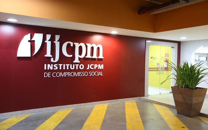 Al&eacute;m da qualifica&ccedil;&atilde;o gratuita, os cursos do IJCPM ajudam jovens a desenvolver habilidades valorizadas no mercado de trabalho, como comunica&ccedil;&atilde;o, lideran&ccedil;a, trabalho em equipe e dom&iacute;nio de ferramentas digitais/Foto: Divulga&ccedil;&atilde;o/IJCPM