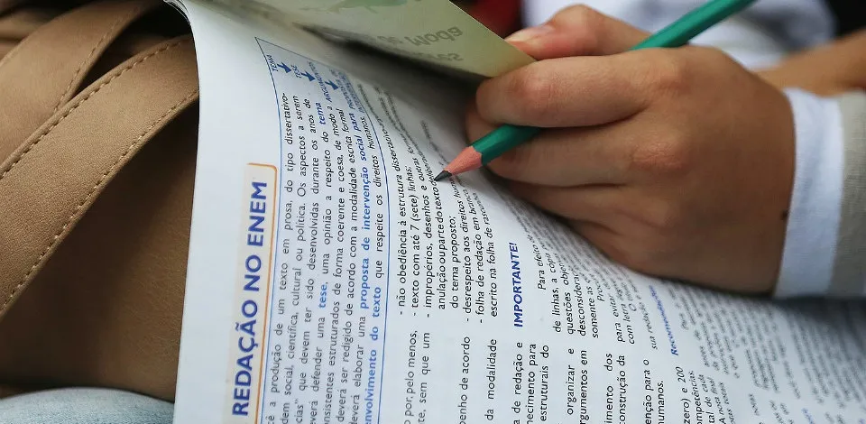 Revisão gratuita para o Enem acontece em shopping da RMS nesta sexta-feira