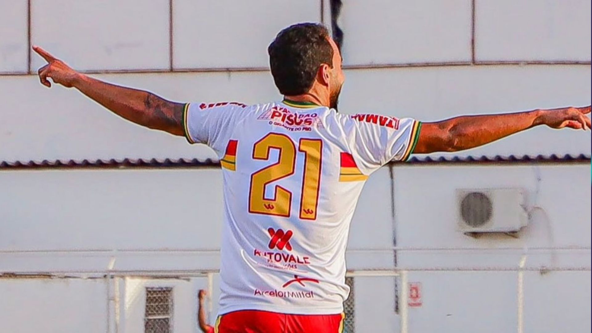 Foto: Reprodução Redes Sociais / @juazeirenseoficial e @victorfotto